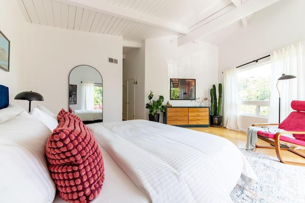 Stunning Hollywood Midcentury Modern-Views-Best Location! ロサンゼルス エクステリア 写真