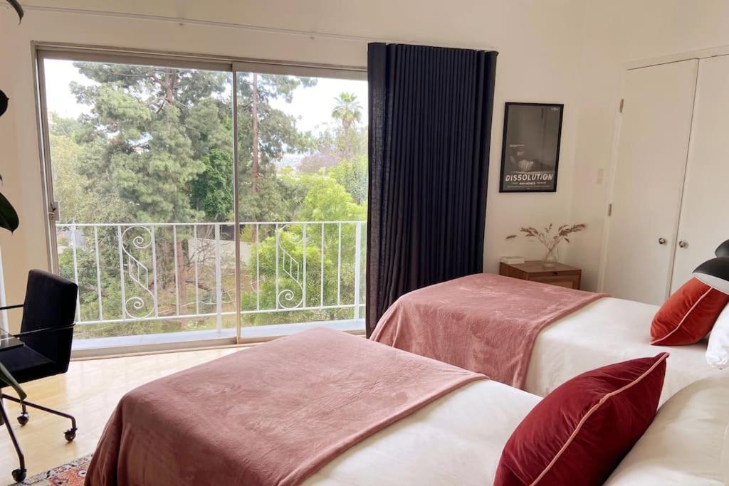 Stunning Hollywood Midcentury Modern-Views-Best Location! ロサンゼルス エクステリア 写真