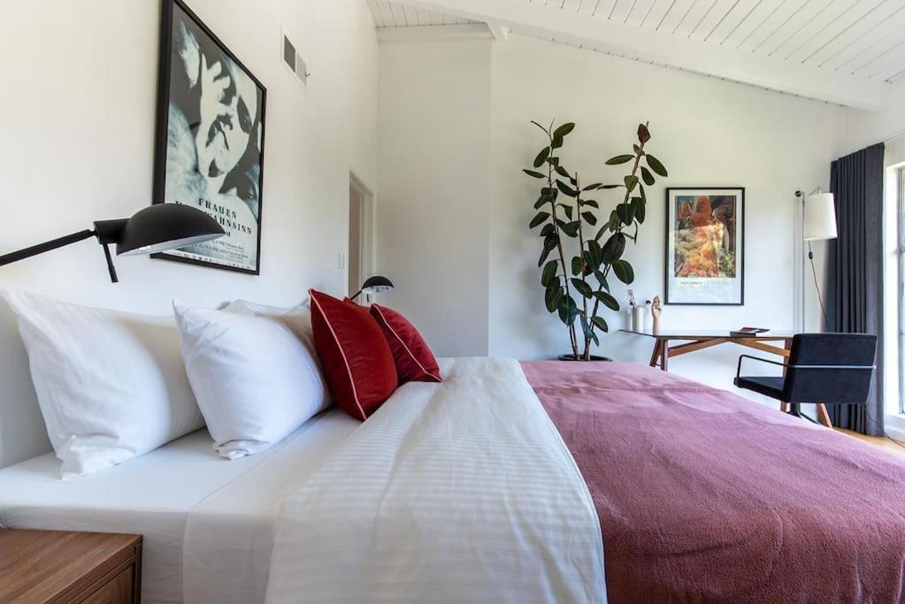Stunning Hollywood Midcentury Modern-Views-Best Location! ロサンゼルス エクステリア 写真