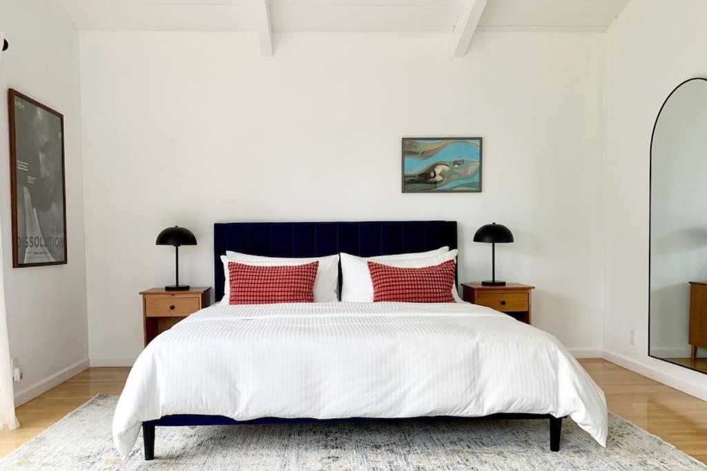 Stunning Hollywood Midcentury Modern-Views-Best Location! ロサンゼルス エクステリア 写真