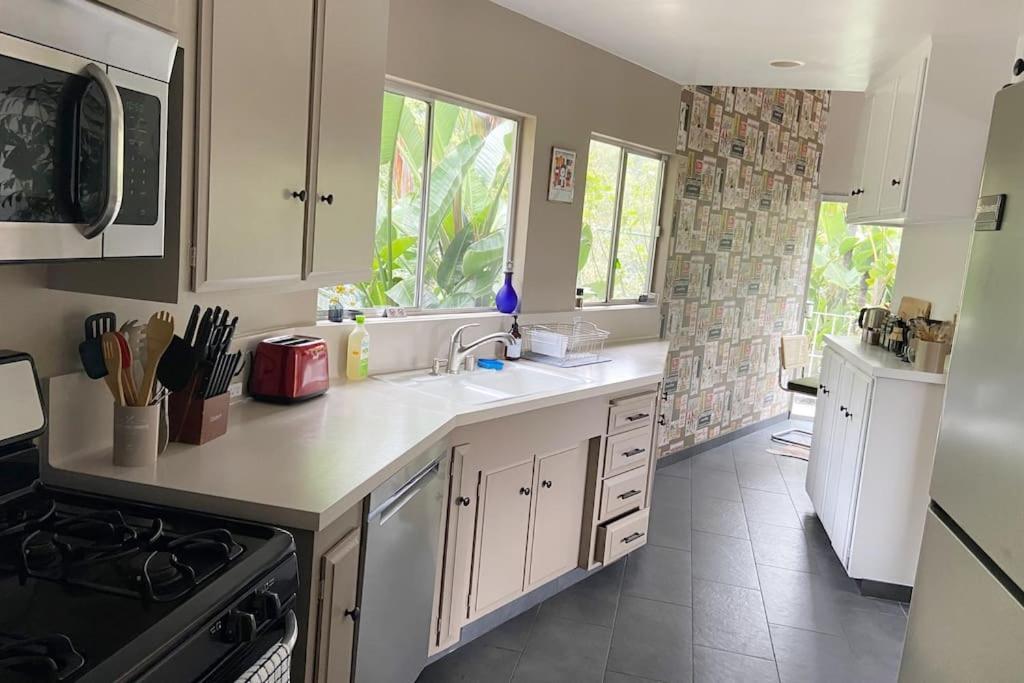 Stunning Hollywood Midcentury Modern-Views-Best Location! ロサンゼルス エクステリア 写真